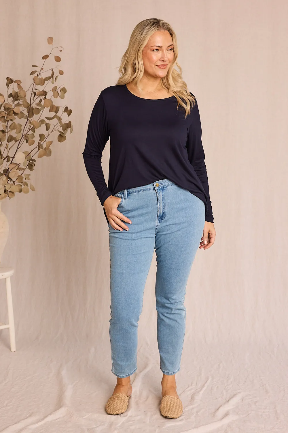 Adrift Denim Fitted Jeans in Light Wash