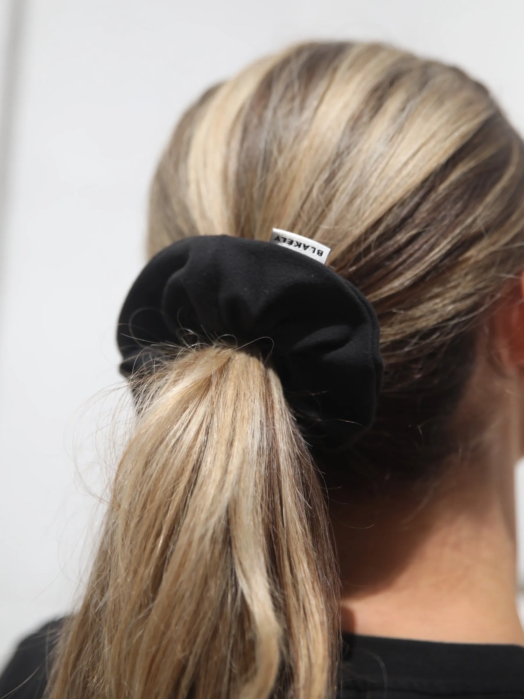 Blakely Scrunchie - Black